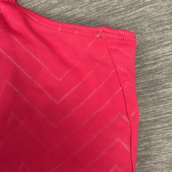 Under Armour Tank Top with wireless bra attached - Picture 14 of 14